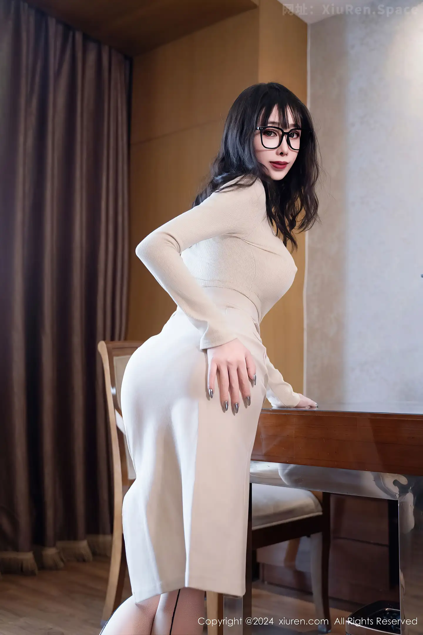 图片[5]-[XiuRen秀人网]VOL.8392 模特宝宝甜性感肉色上衣配超薄肉丝半脱秀惹火身材撩人诱惑写真64P-秀人网官方网站